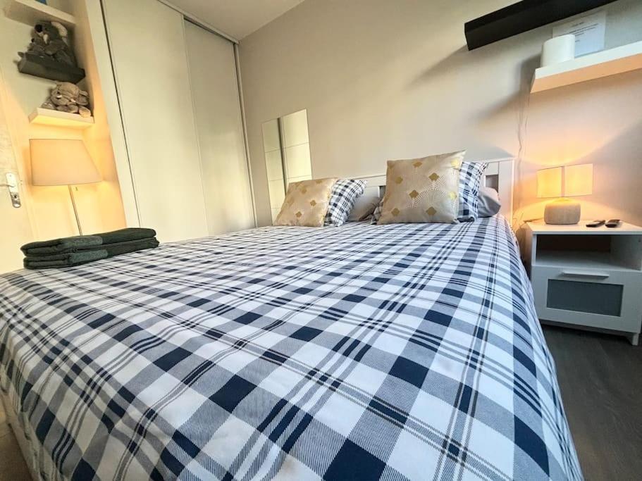 Appartement Confort Avec Balcon - Champigny Exterior foto