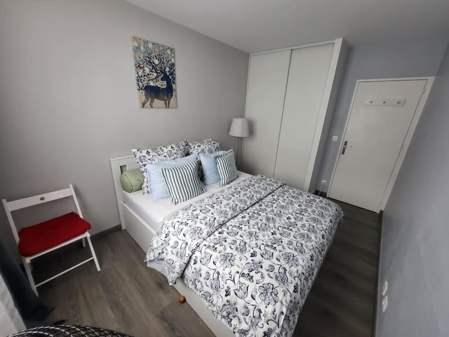 Appartement Confort Avec Balcon - Champigny Exterior foto
