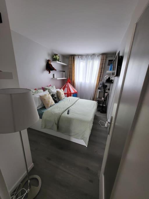Appartement Confort Avec Balcon - Champigny Exterior foto